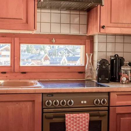 Apartment Sunny 3-bedroom With Mountain Views