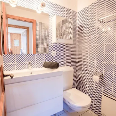 Sunny 3-bedroom With Mountain Views *