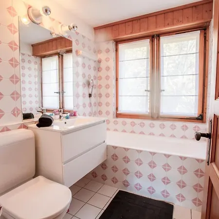 Sunny 3-bedroom With Mountain Views Apartment *